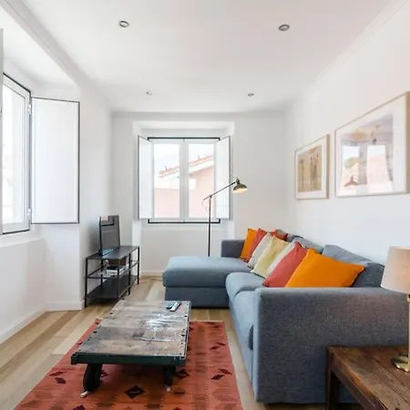 Beautiful With View Of The Tagus River Lisboa