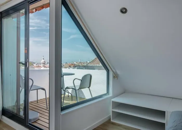 Beautiful With View Of The Tagus River Lissabon
